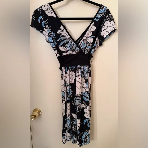 Eyeshadow Floral Midi Dress - Black Blue White Botanical Print - Picture 3 of 7